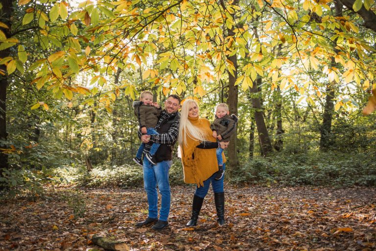 autumn outdoor family photoshoot